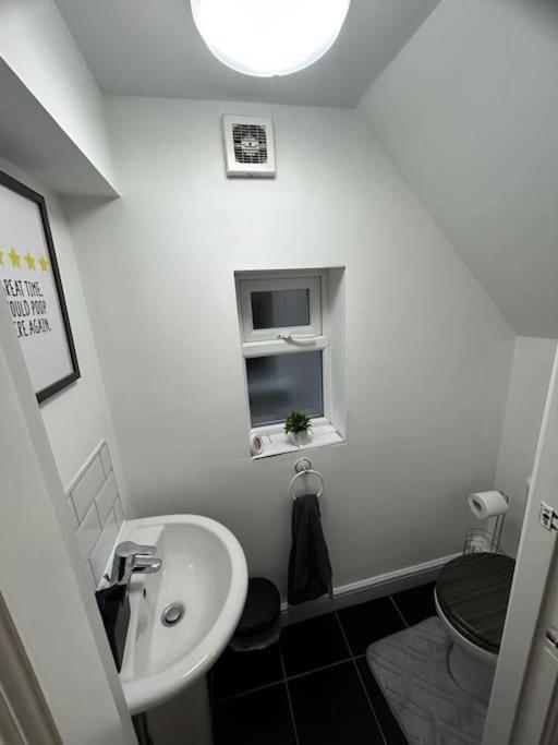 Lovely 5Br Home In Manchester. Close To The City 外观 照片