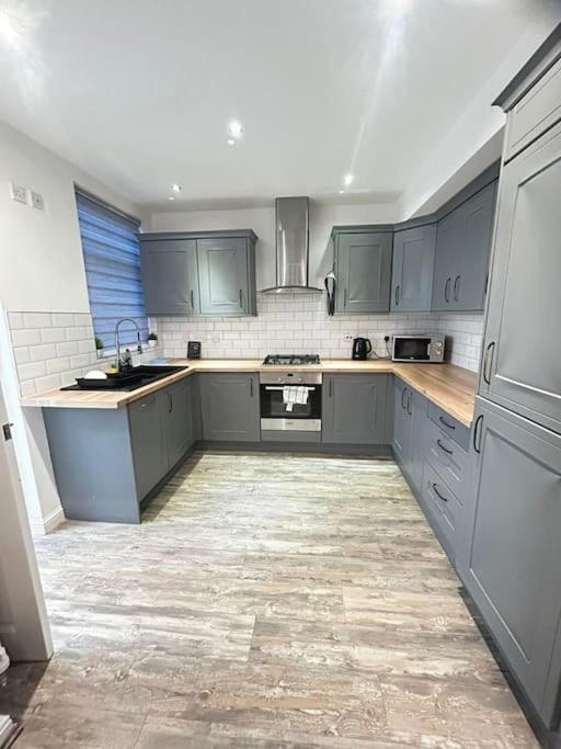 Lovely 5Br Home In Manchester. Close To The City 外观 照片