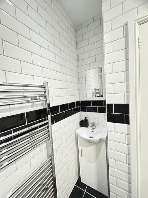 Lovely 5Br Home In Manchester. Close To The City 外观 照片