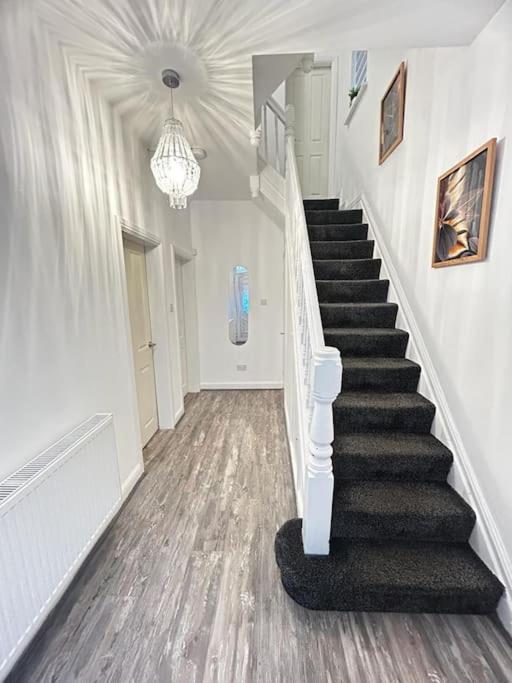 Lovely 5Br Home In Manchester. Close To The City 外观 照片